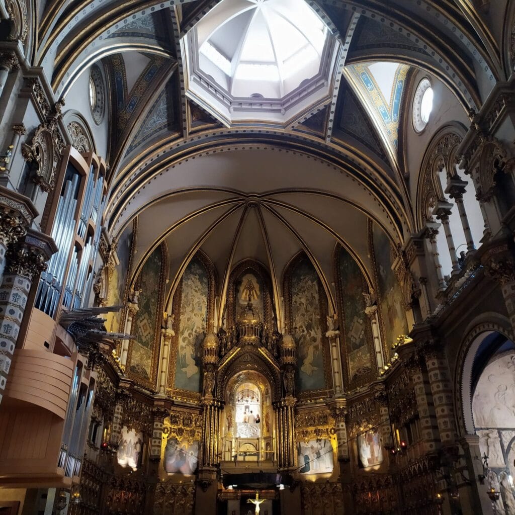 гора и монастырь Монтсеррат